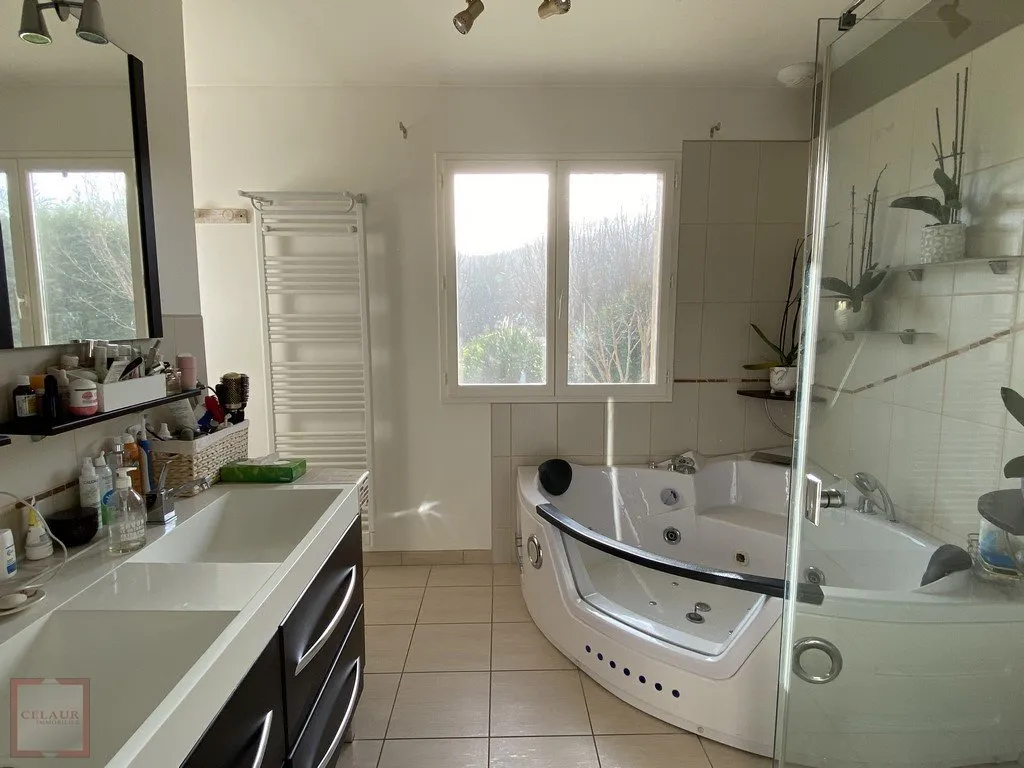 MAISON PLAIN PIED PISCINE PROCHE COMMERCES