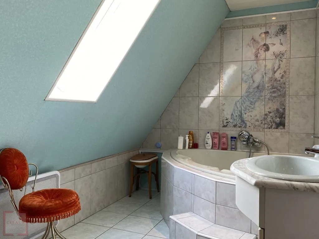 COUNTRY HOUSE WITH OUTBUILDINGS ON THE DORDOGNE BORDER