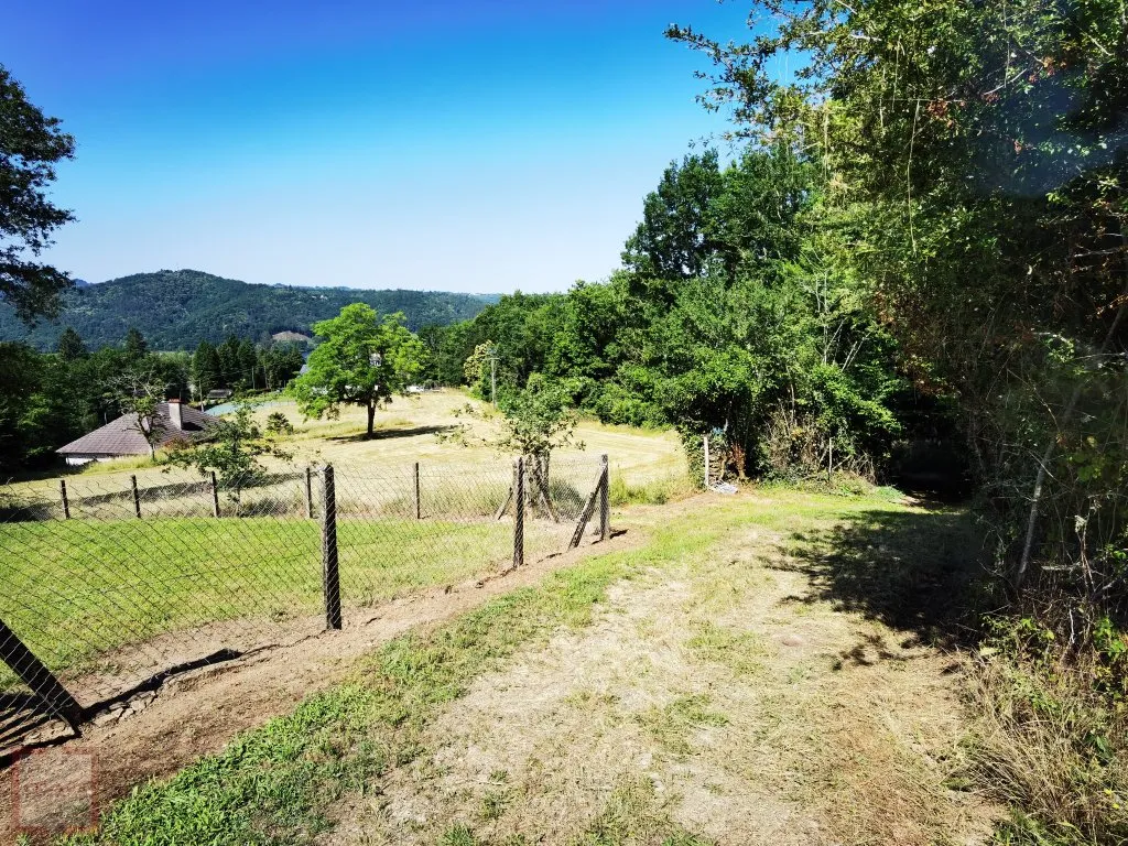 Terrain à bâtir avec vue imprenable sur les hauteurs d'Argentat-sur-Dordogne