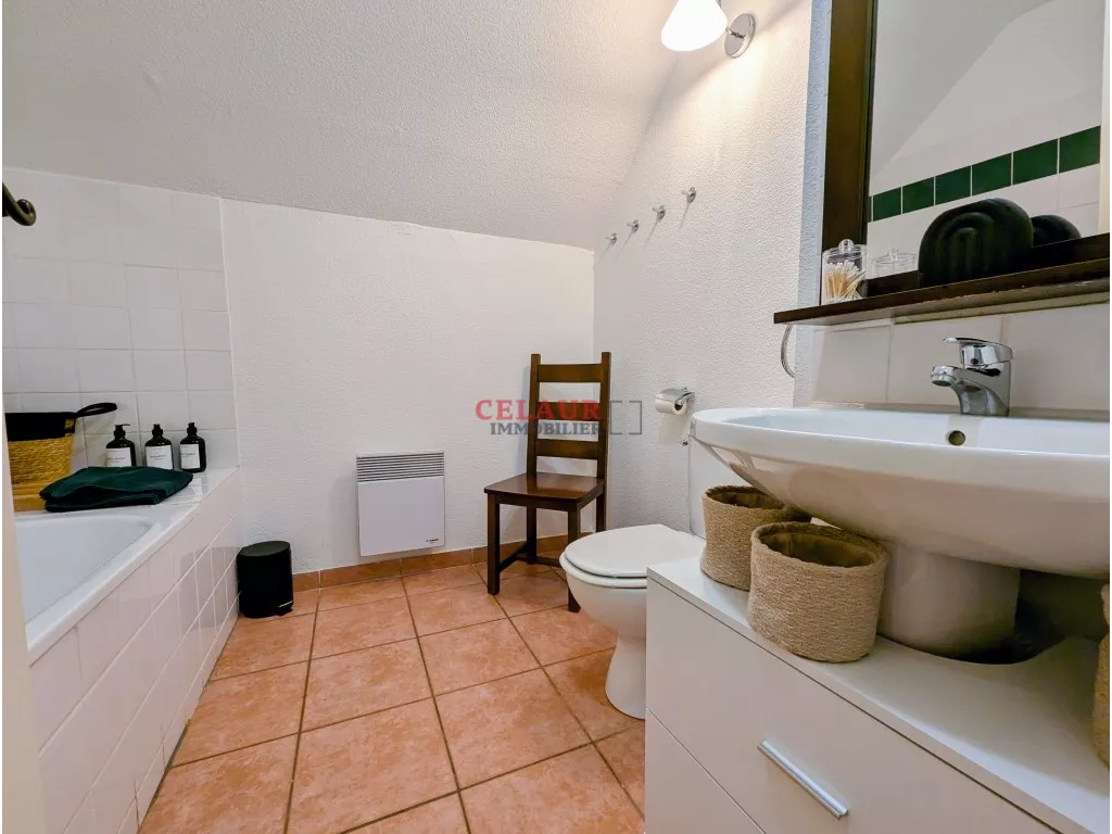 GRAND APPARTEMENT DANS RESIDENCE DE VACANCE