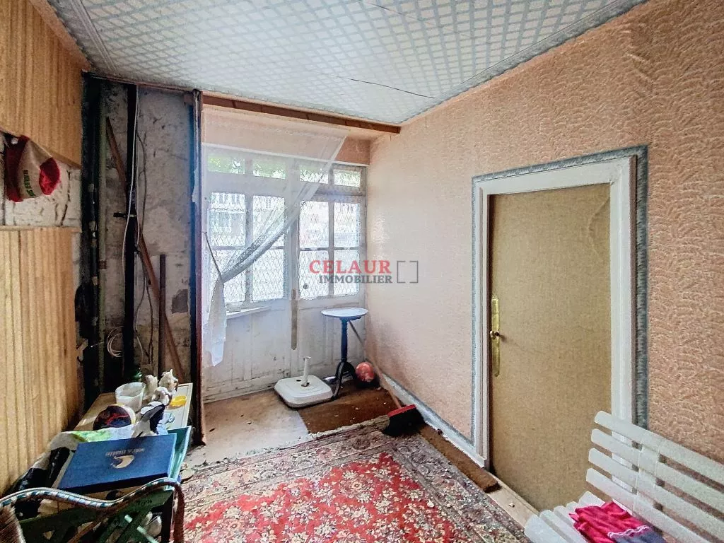TOWN HOUSE TO RESTORE