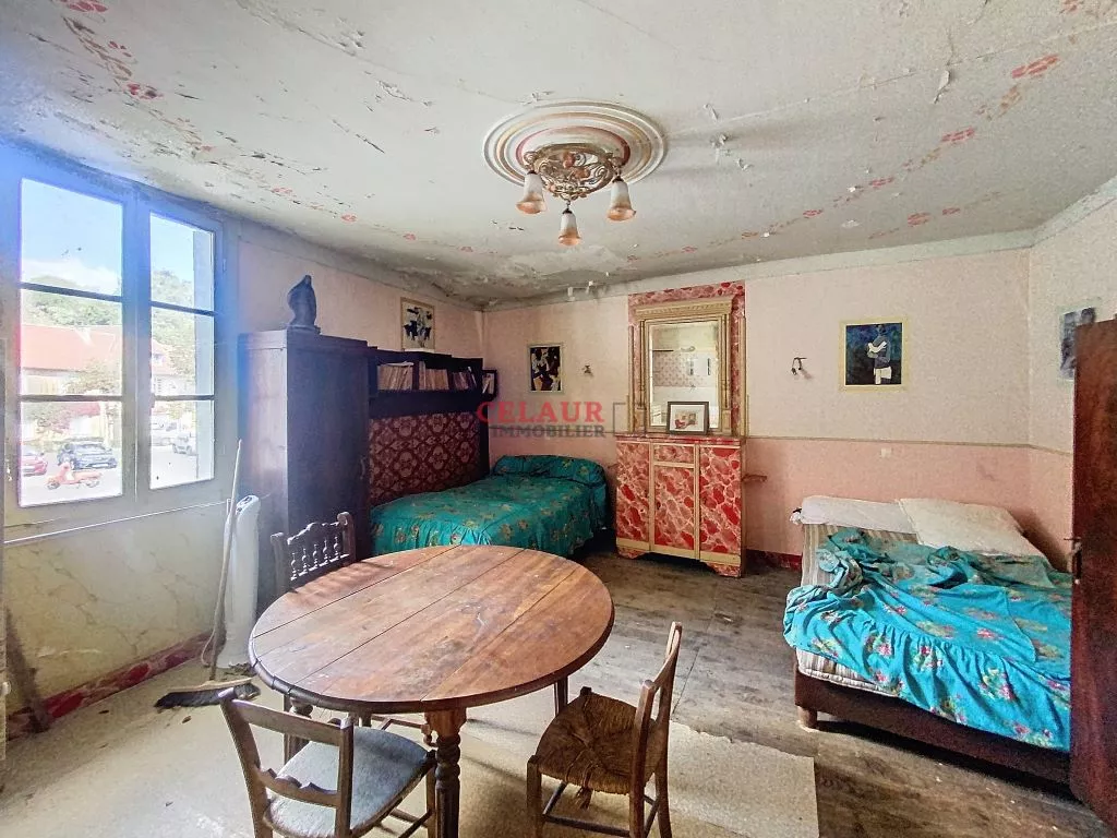 TOWN HOUSE TO RESTORE