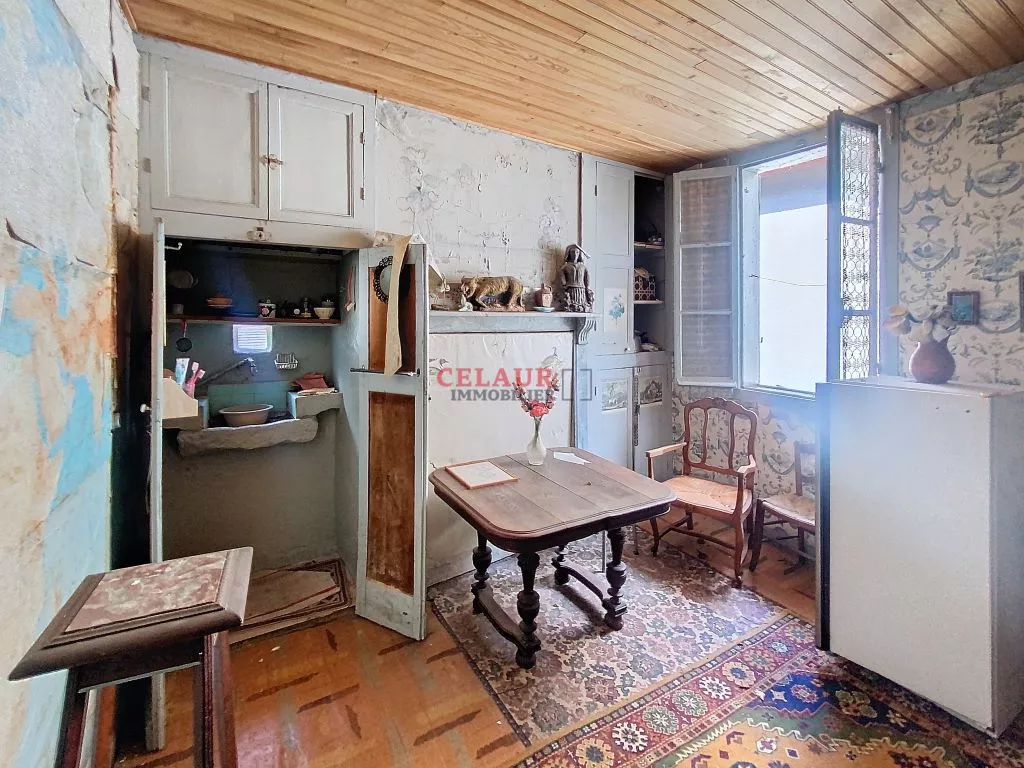 TOWN HOUSE TO RESTORE