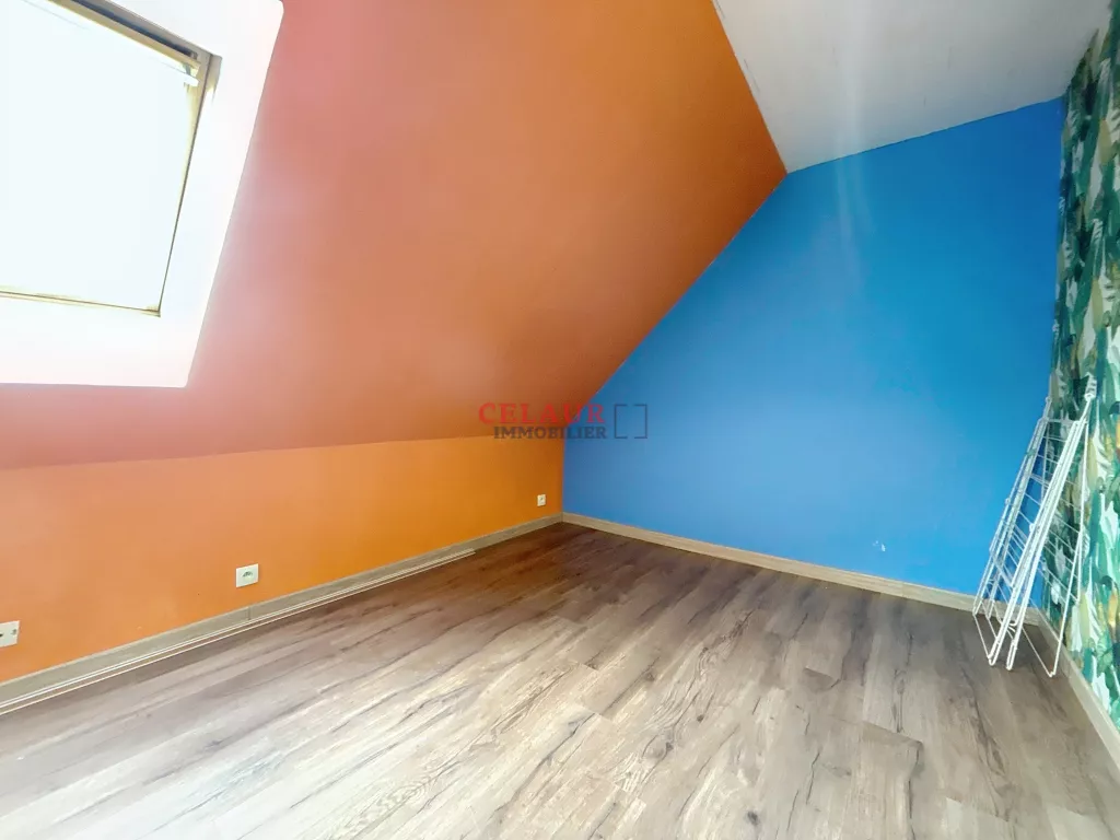 Maison de caractère en pierre avec grange, piscine et terrain