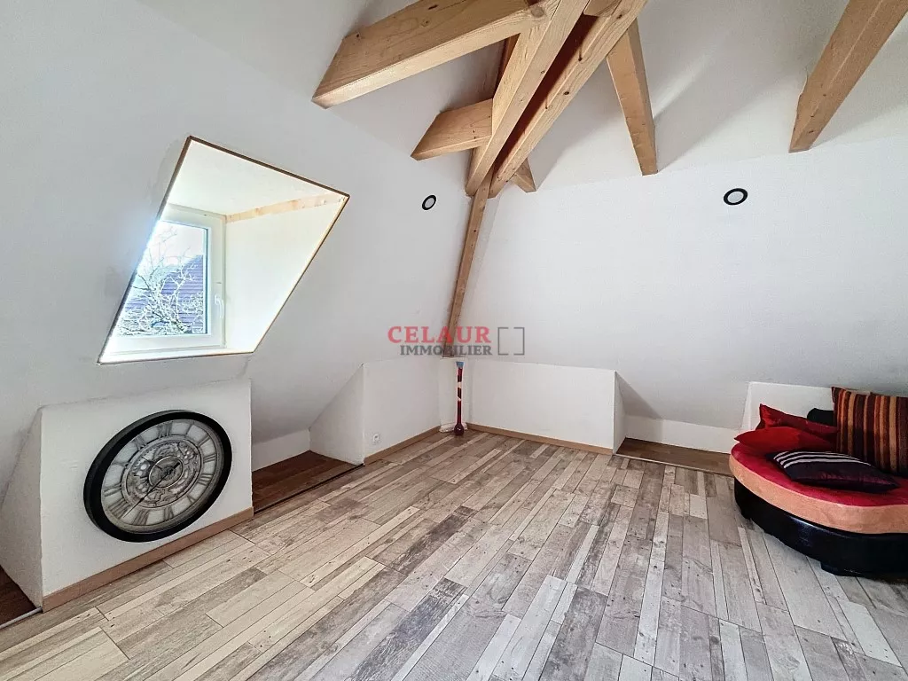 MAISON EN PIERRE RÉNOVÉE AVEC GRANGE, HANGARS, BATIMENT DE STOCKAGE ET TERRAIN