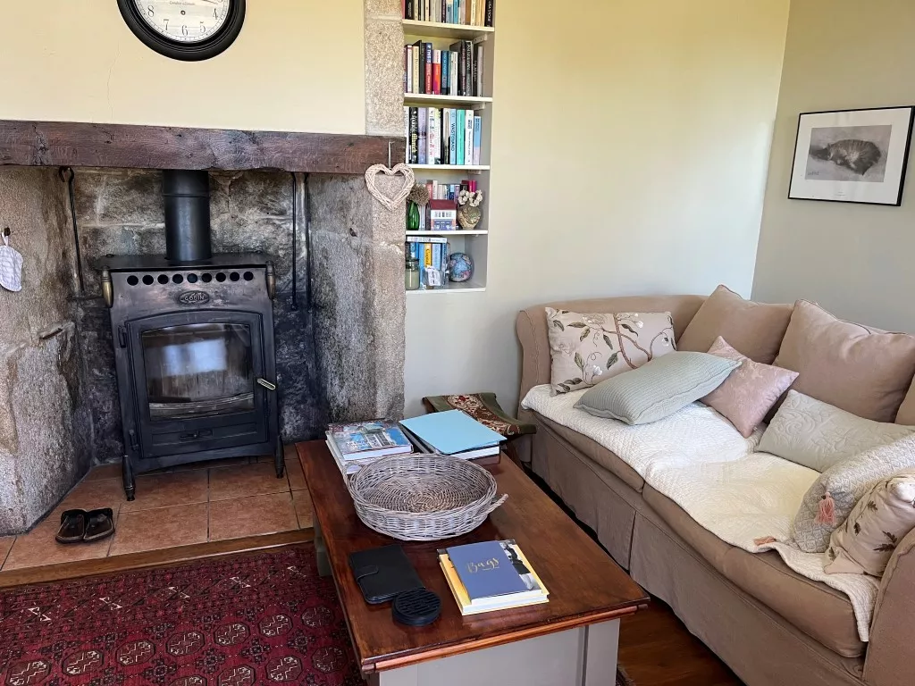 UN TRES JOLI "COSY" COTTAGE...