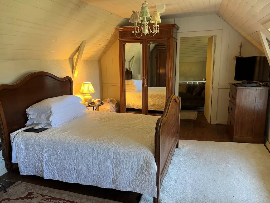 UN TRES JOLI "COSY" COTTAGE...