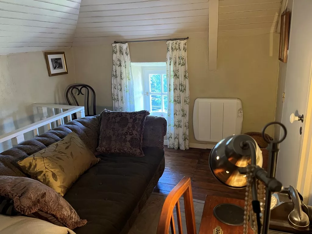 UN TRES JOLI "COSY" COTTAGE...