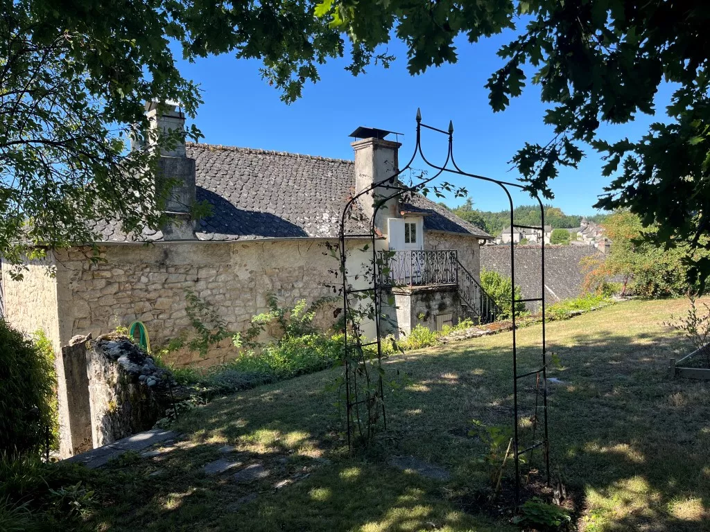 UN TRES JOLI "COSY" COTTAGE...