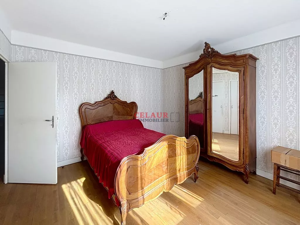 PAVILLON A RENOVER SUR 1229 M&sup2; DE JARDIN CLOS