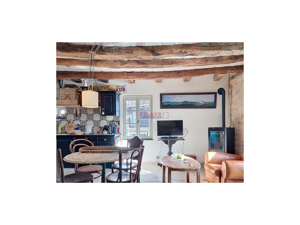 IMMEUBLE RENOVE AVEC LOCAL COMMERCIAL