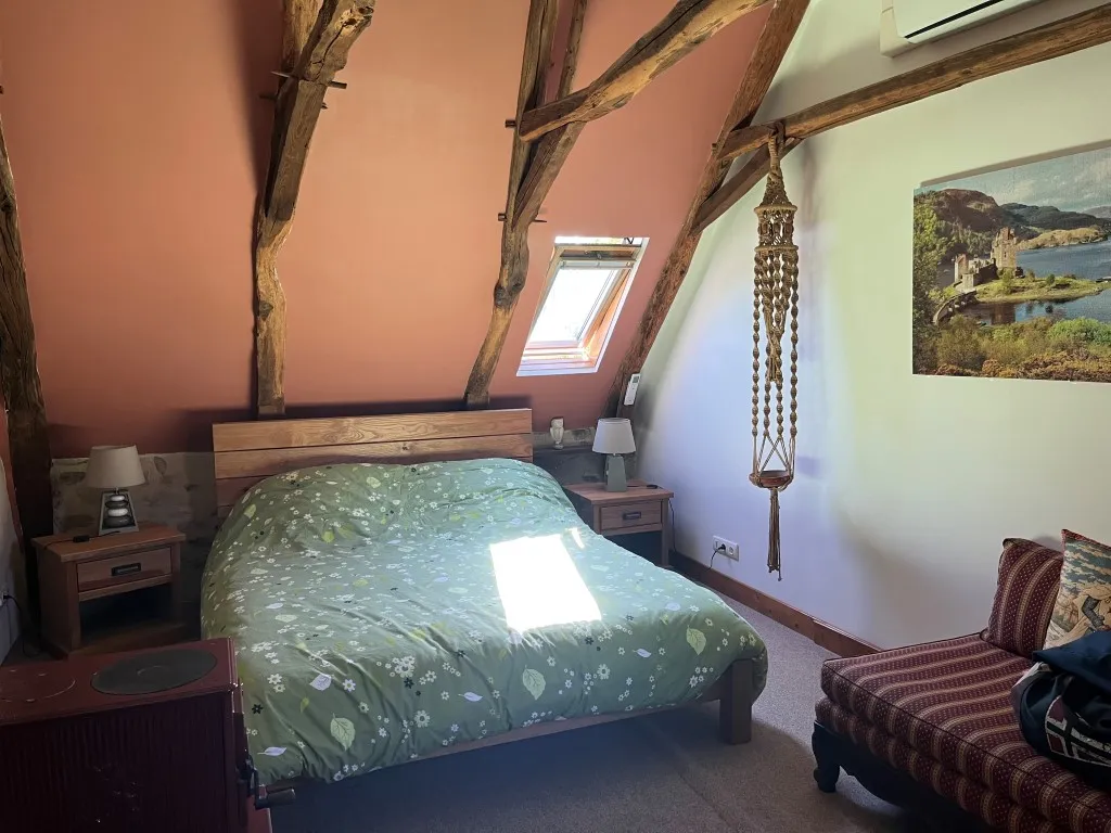 JOLIE MAISON DE CAMPAGNE AVEC TRES BEAU TERRAIN...