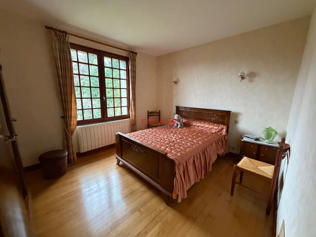 Maison de bourg en campagne avec garage et terrain