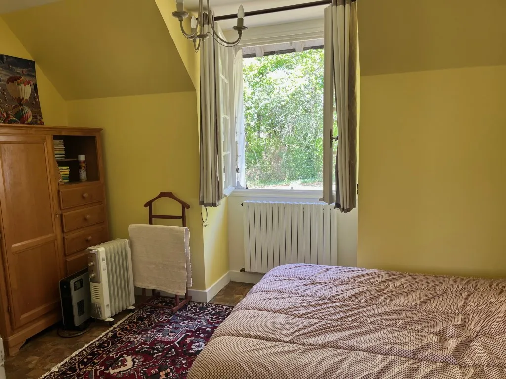 BELLE MAISON AVEC JOLI PARC ET VUE DEGAGEE