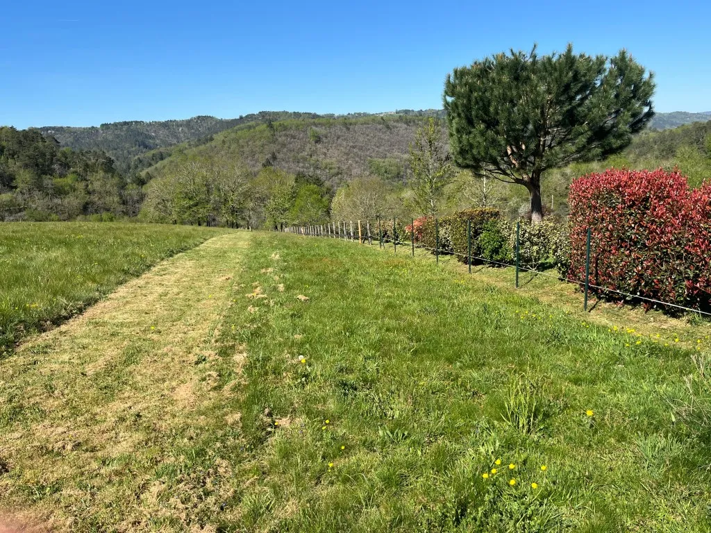 MAGNIFIQUE TERRAIN CONSTRUCTIBLE AVEC TRES BELLE VUE