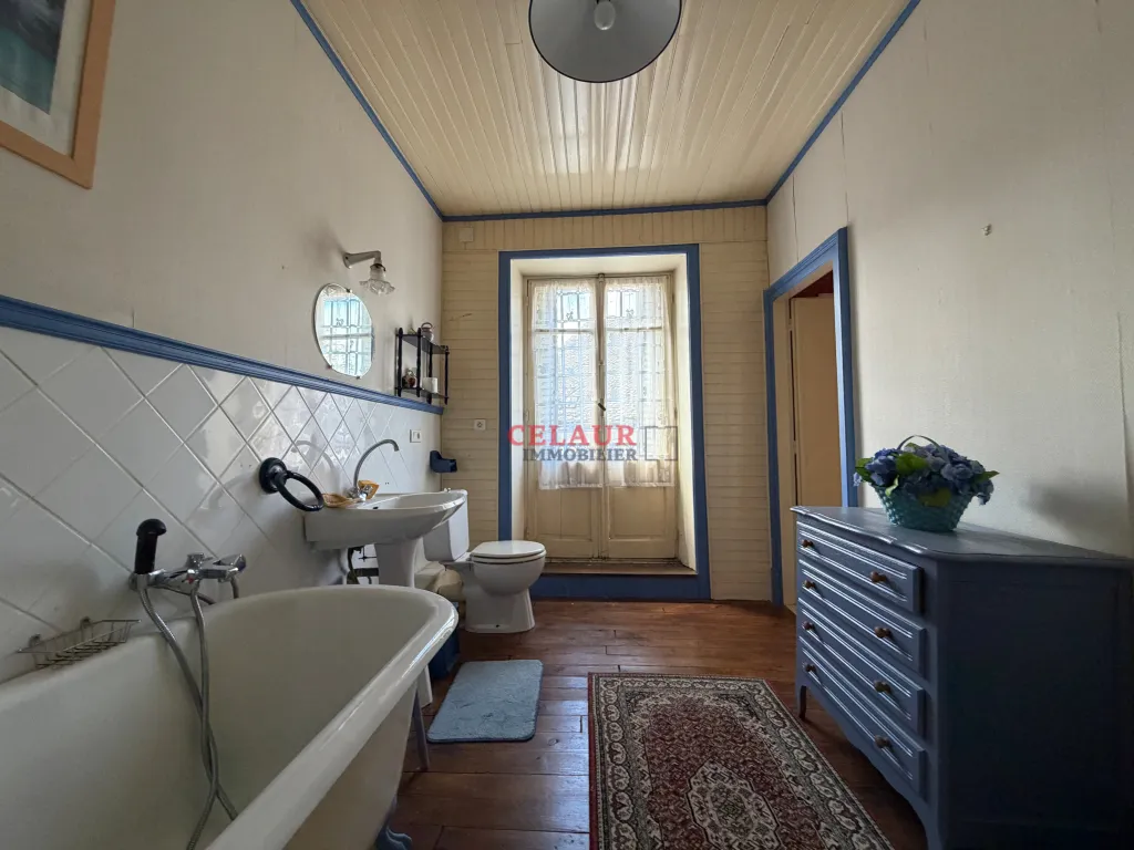 MAISON BOURGEOISE AVEC DEPENDANCE ET PARC