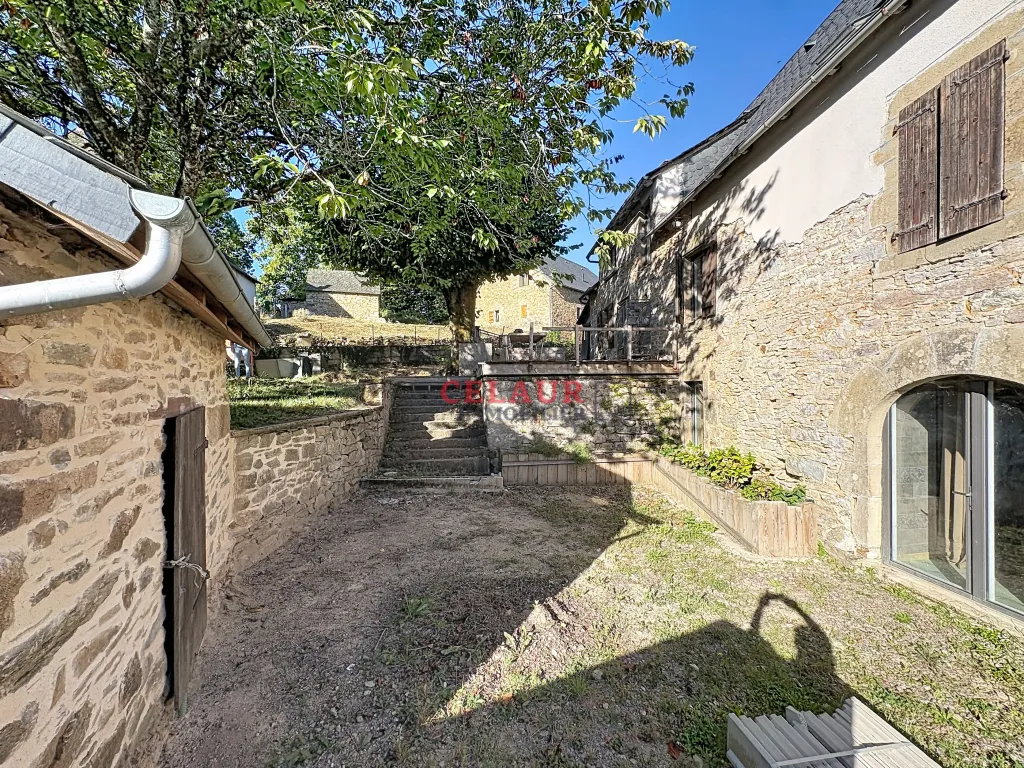 BELLE MAISON EN PIERRE RENOVEE AVEC 4 511M&sup2; DE TERRAIN ET GRANGE