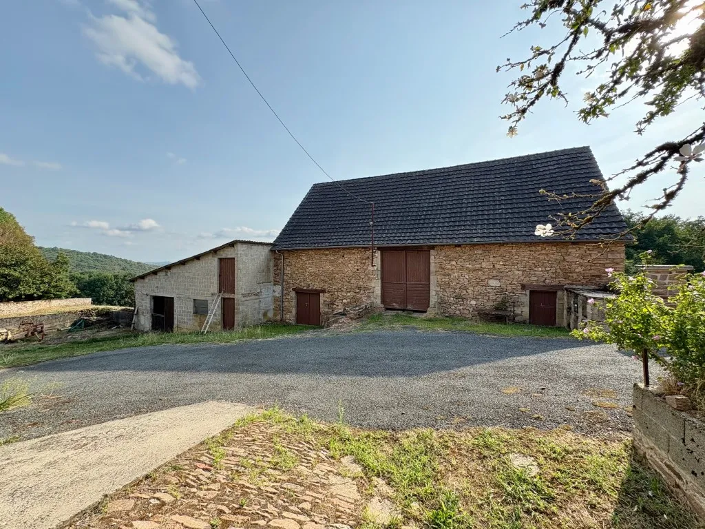 CORPS DE FERME AVEC TERRAIN 3Ha