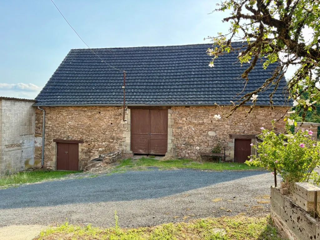 CORPS DE FERME AVEC TERRAIN 3Ha